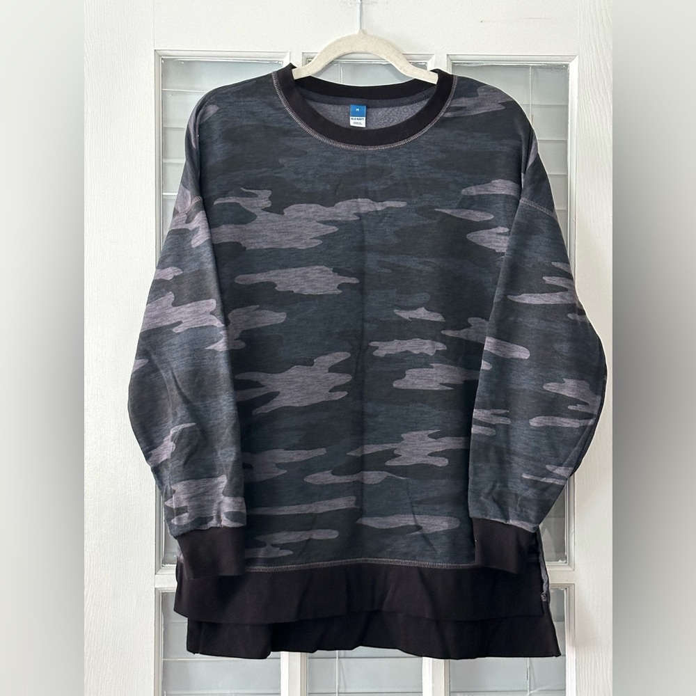 Old Navy Women’s M Gray Black Camouflage Long Sleeve Pullover | SKU 0923